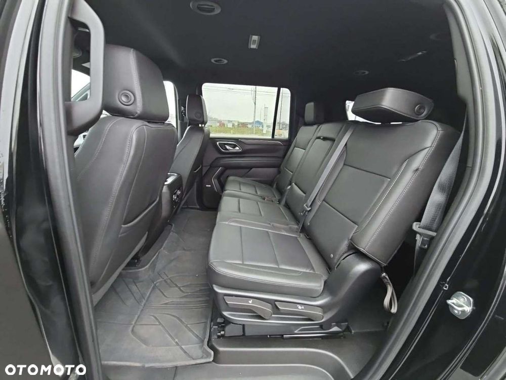 Chevrolet Suburban - 4