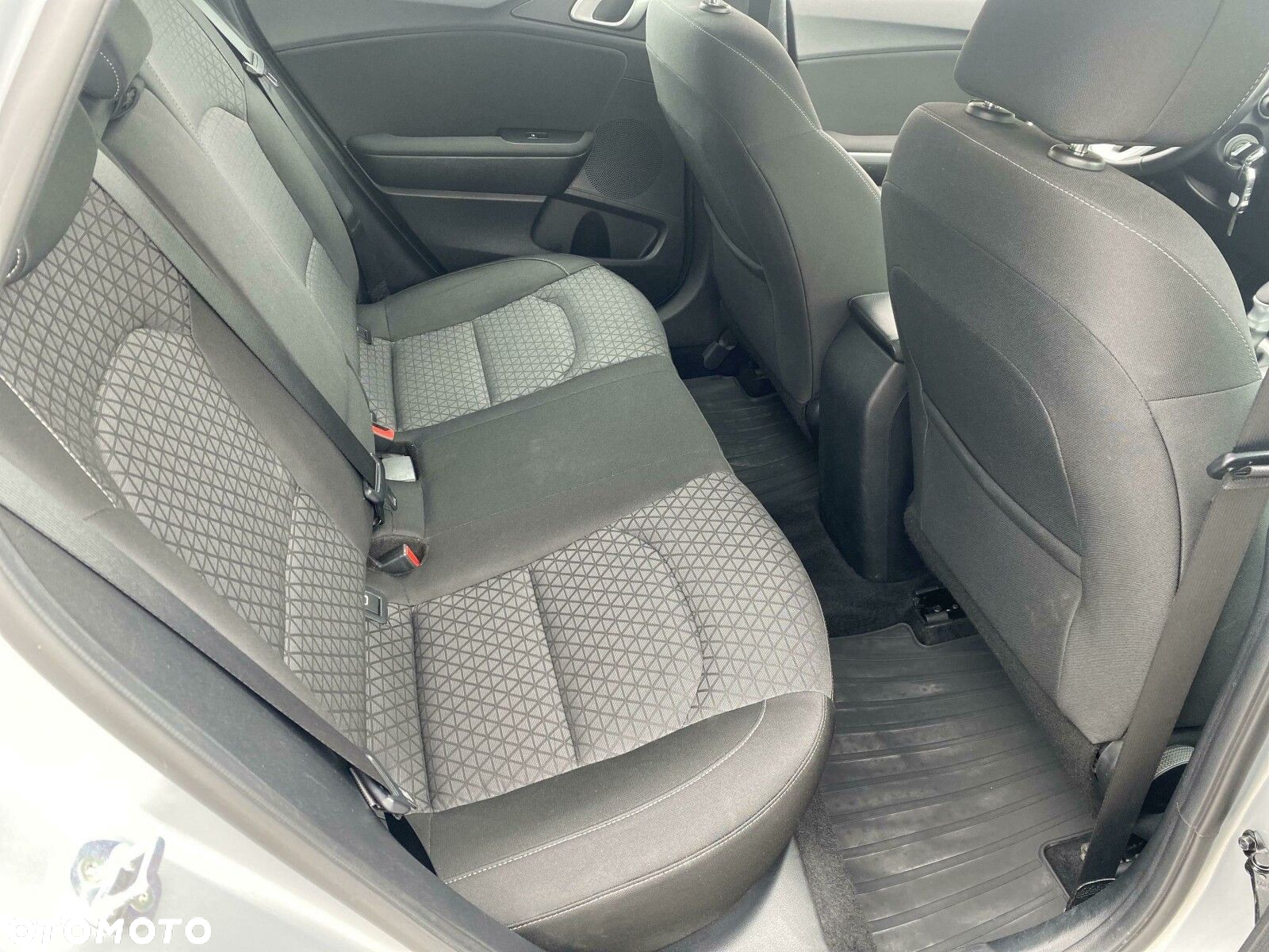 Kia Ceed - 13