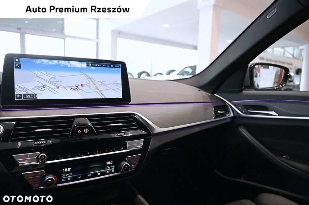 BMW Seria 5 530d xDrive mHEV - 8