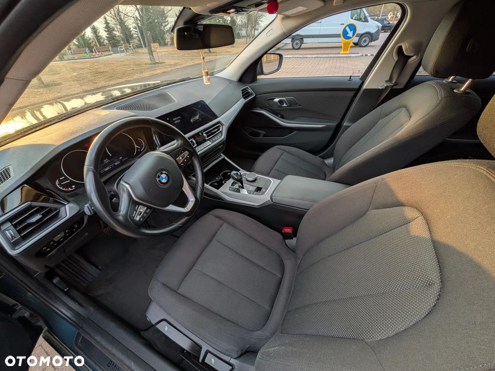 BMW Seria 3 318d - 16
