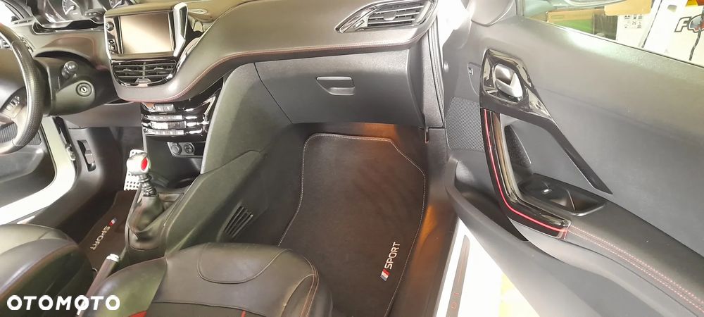 Peugeot 208 1.6 e-THP GTi S&S - 24