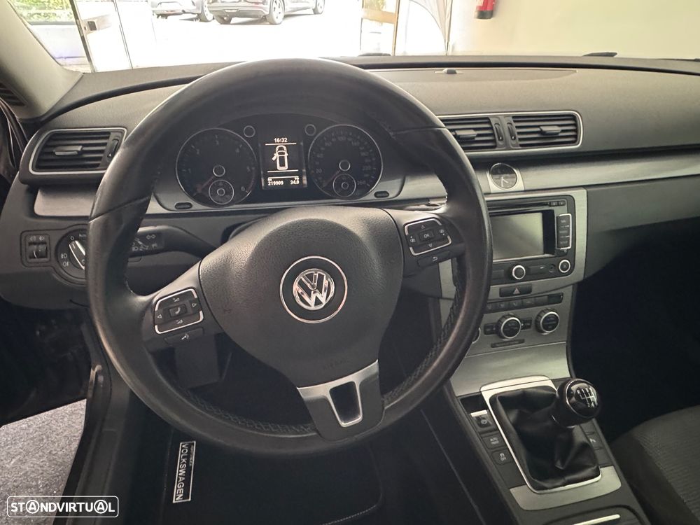 VW Passat 1.6 TDI Trendline - 22