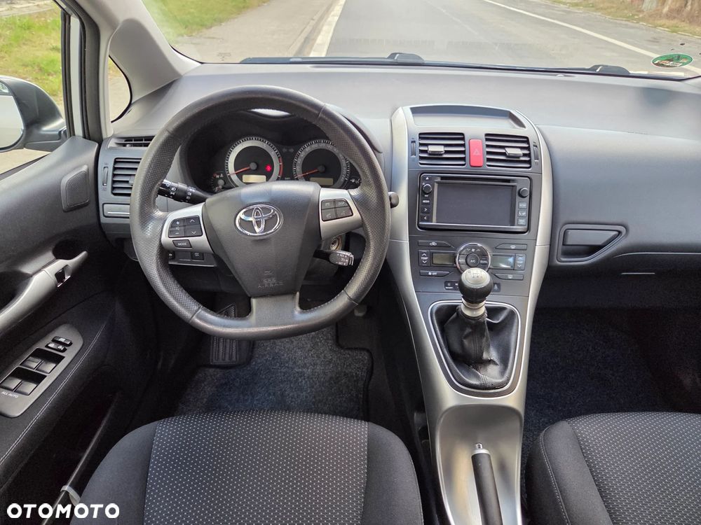 Toyota Auris 1.6 Sol - 16