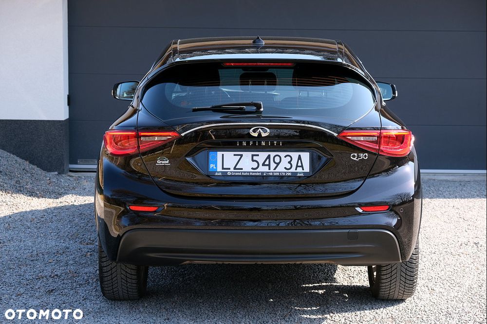 Infiniti Q30 - 8