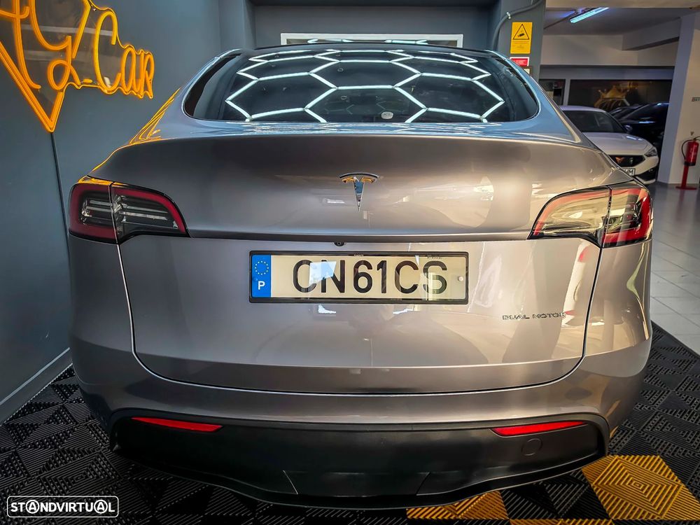 Tesla Model Y - 14