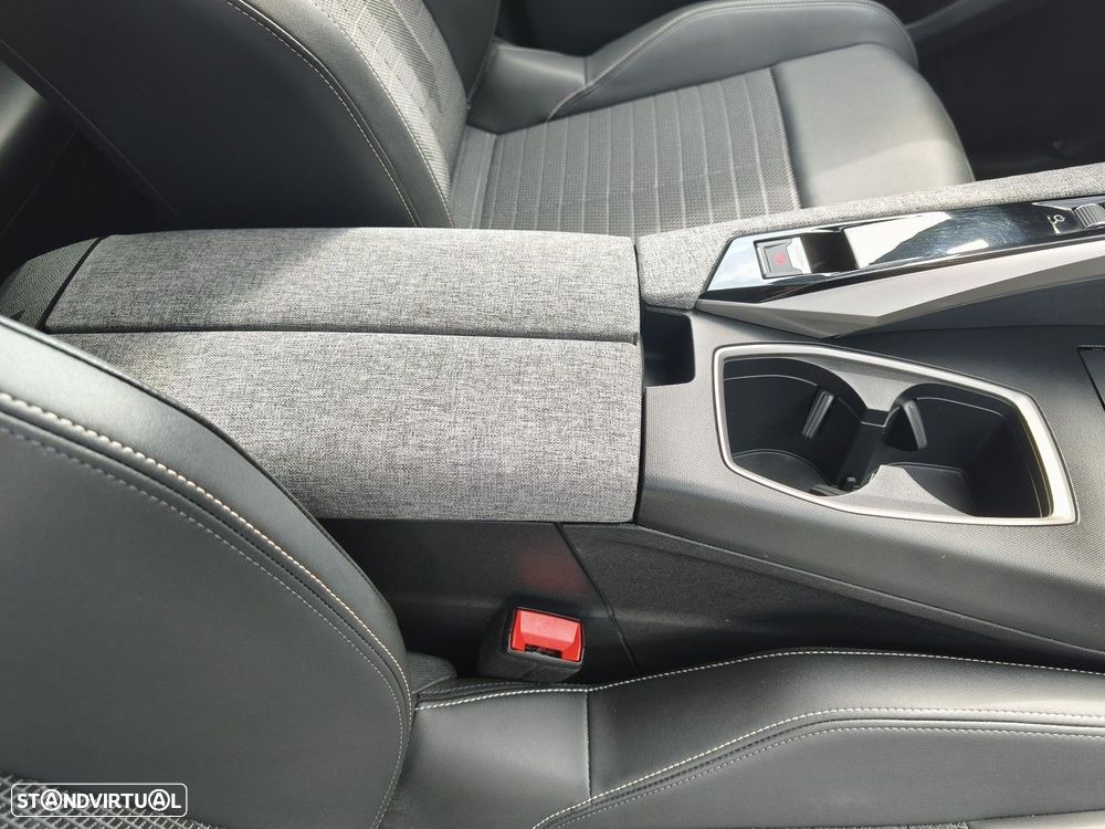 Peugeot 3008 1.2 Hybrid Allure e-DCS6 - 24