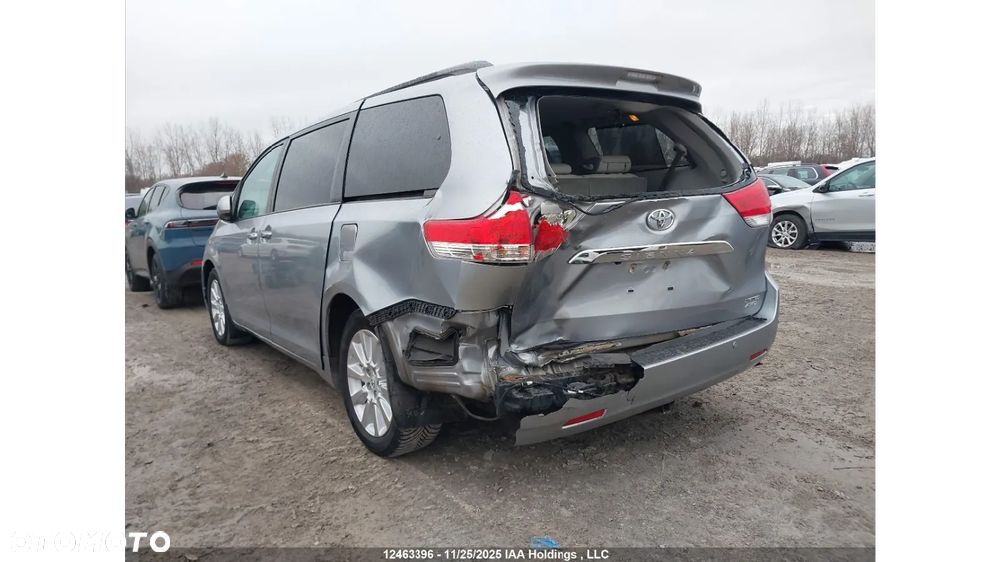 Toyota Sienna 3.5 XLE AWD - 11