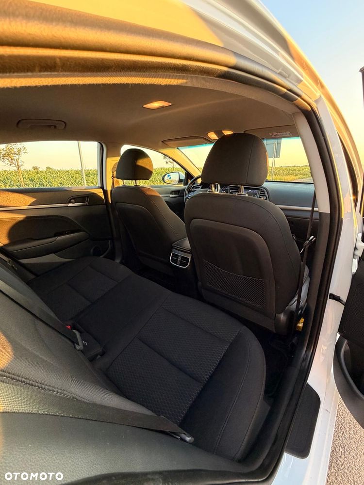 Hyundai Elantra 1.6 Style - 9