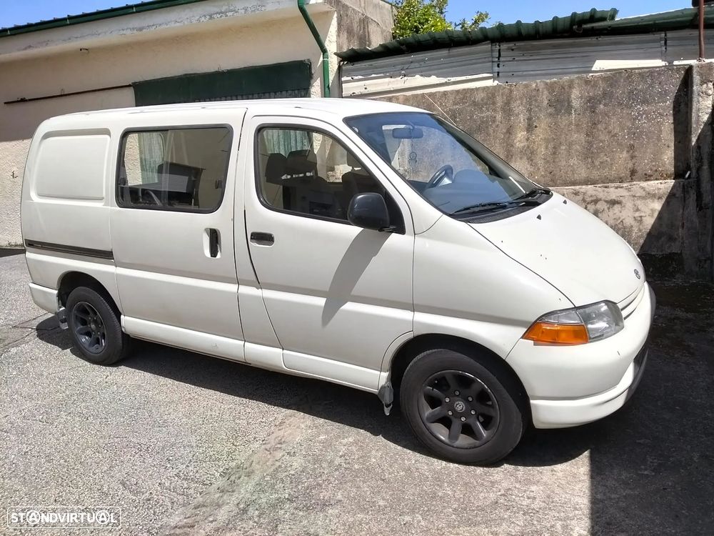 Toyota HiAce 2.4 D LXH12LB - 1