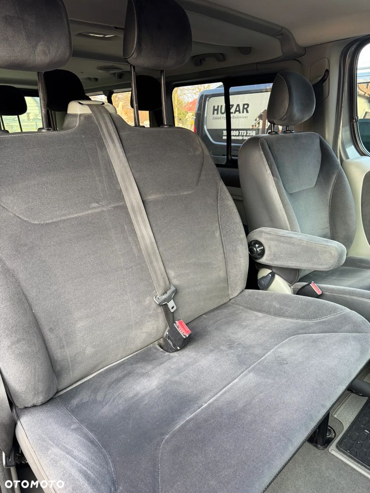 Renault Trafic Grand Passenger Black Edition - 9