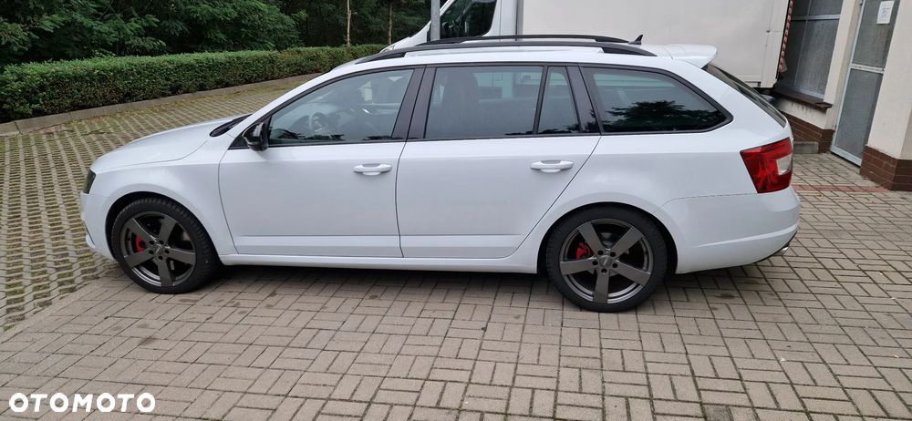 Skoda Octavia 2.0 TDI DSG RS - 2