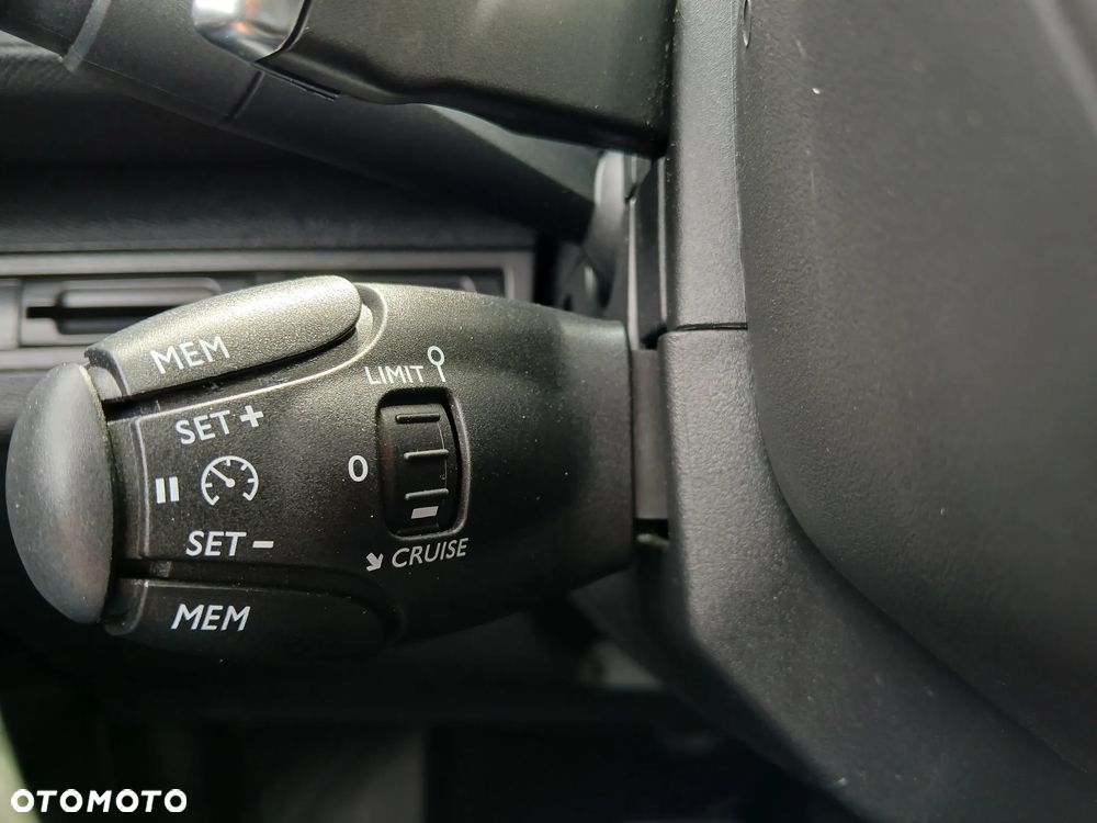 Peugeot 5008 1.6 PureTech Allure S&S EAT8 - 22