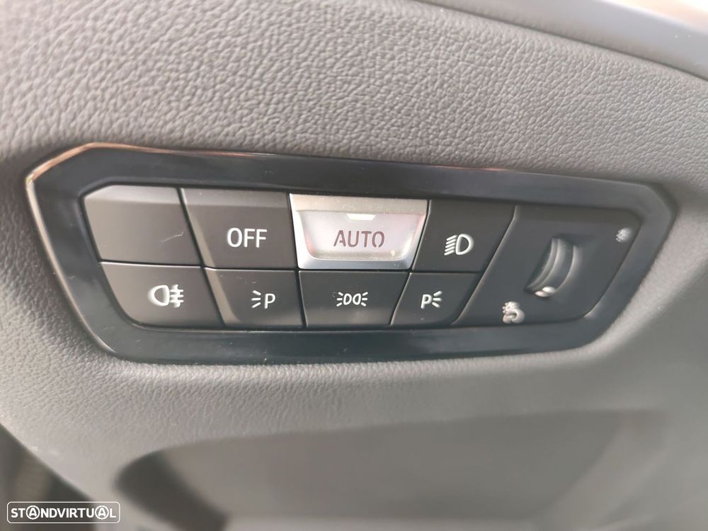 BMW 320 d Pack Desportivo M Auto - 19
