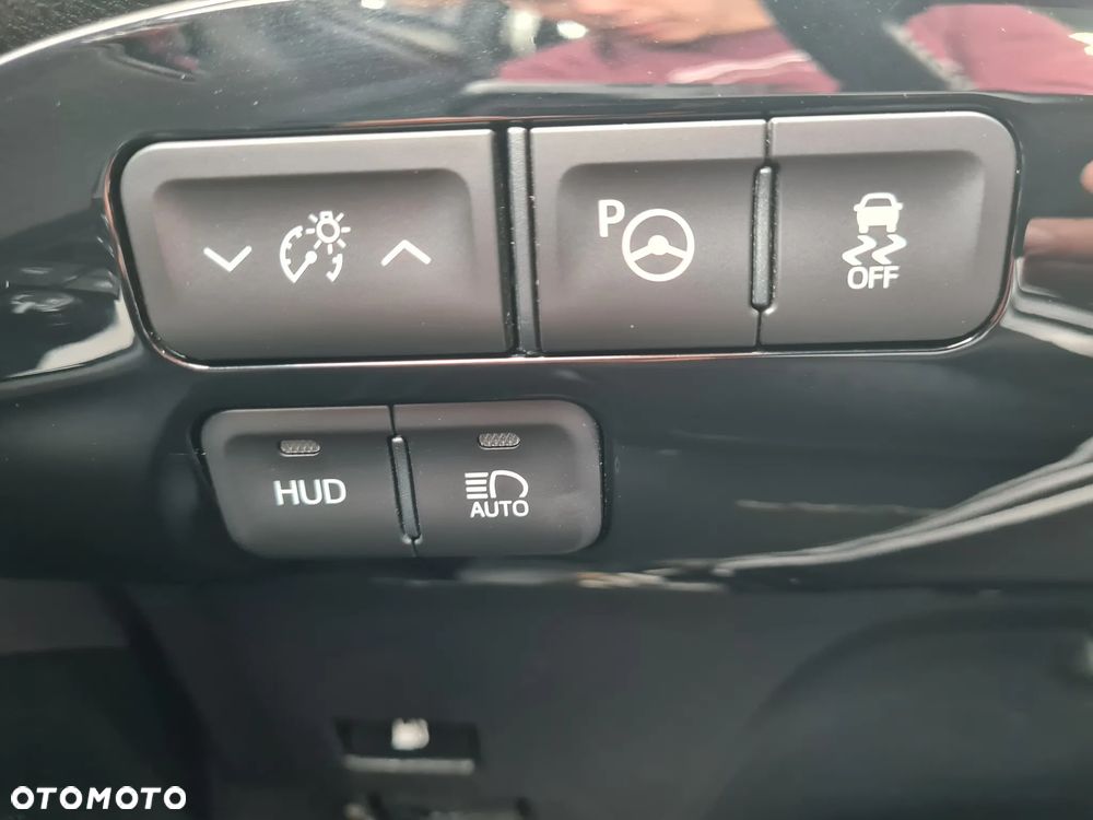 Toyota Prius Hybrid Executive - 25