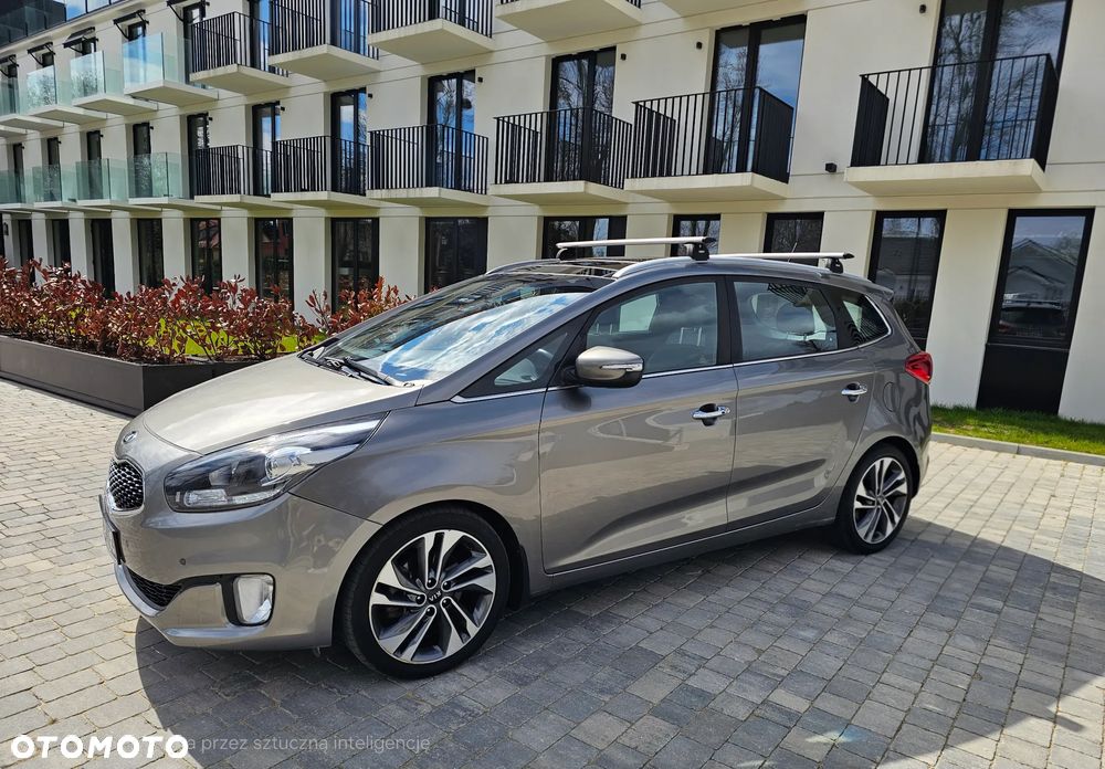 Kia Carens - 5