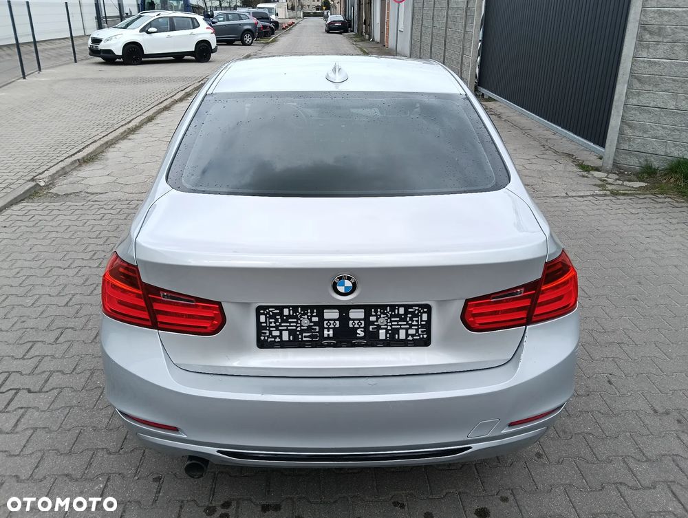 BMW Seria 3 318d DPF Edition Sport - 20