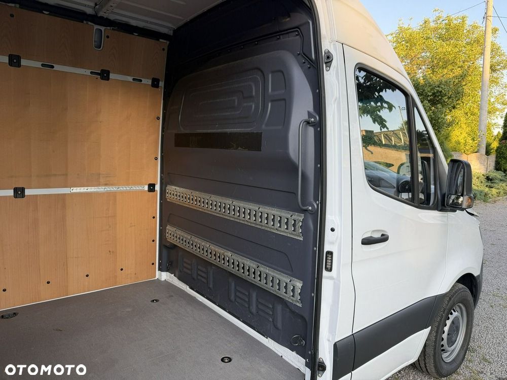 Mercedes-Benz Sprinter - 10