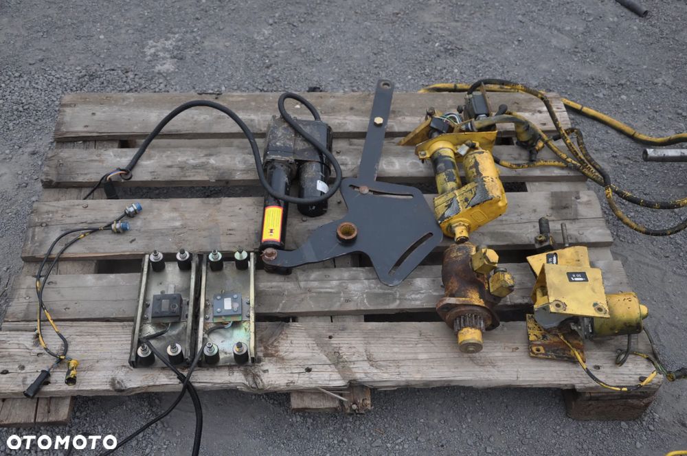 Hydromotor silnik skrzynia New Holland TX 65 66 67 68 - 4