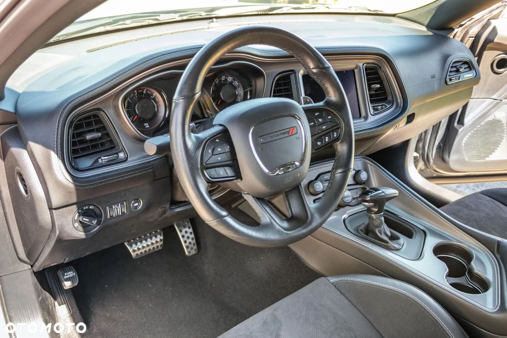 Dodge Challenger 5.7 R/T - 18