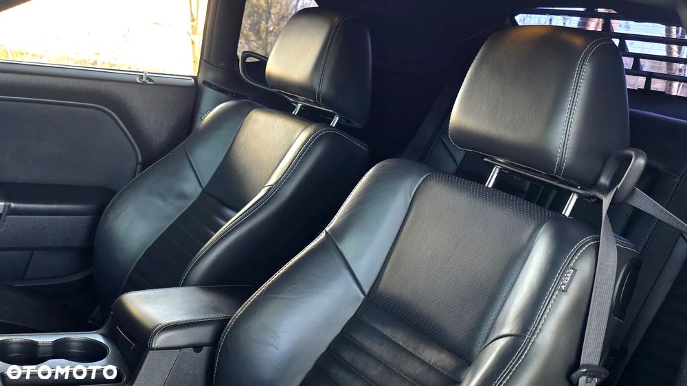 Dodge Challenger - 32