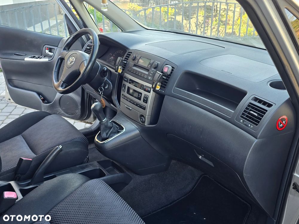 Toyota Corolla Verso 1.6 - 23