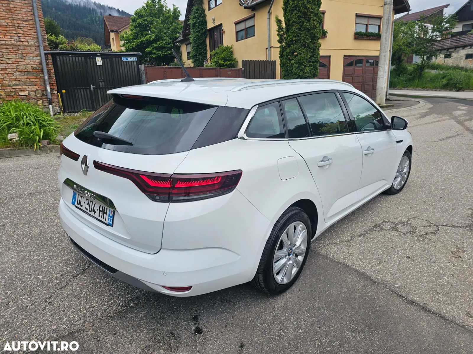 Renault Megane Grandtour E-TECH Plug-in 160 BUSINESS EDITION - 7