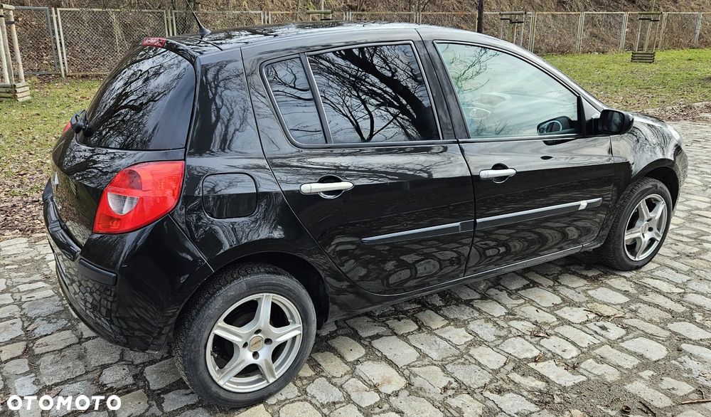 Renault Clio 1.2 16V Emotion - 5