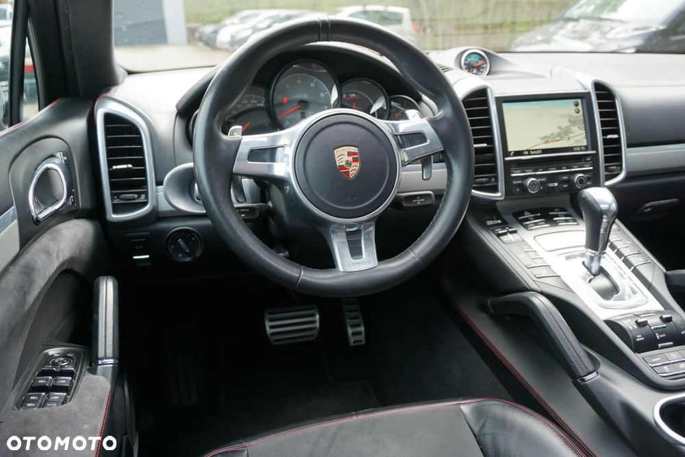 Porsche Cayenne GTS - 15