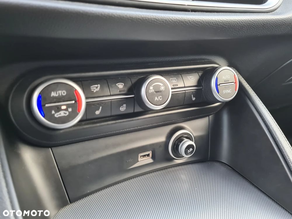 Alfa Romeo Stelvio 2.0 Turbo B-Tech Edition Q4 - 26