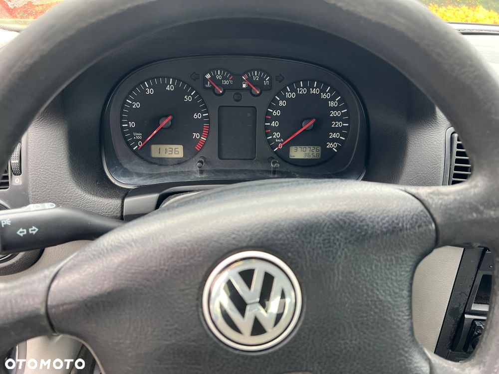 Volkswagen Golf 1.6 - 8