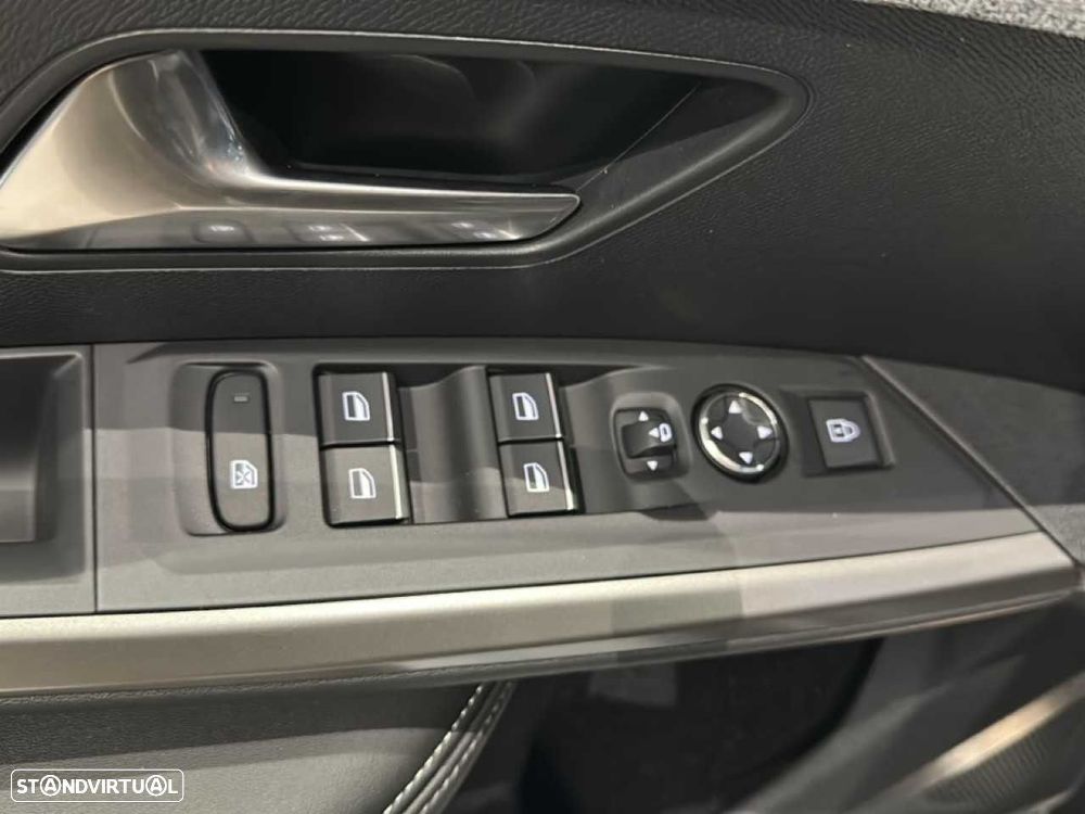 Peugeot 3008 1.6 Plug-in Hybrid Allure e-DCS7 - 13