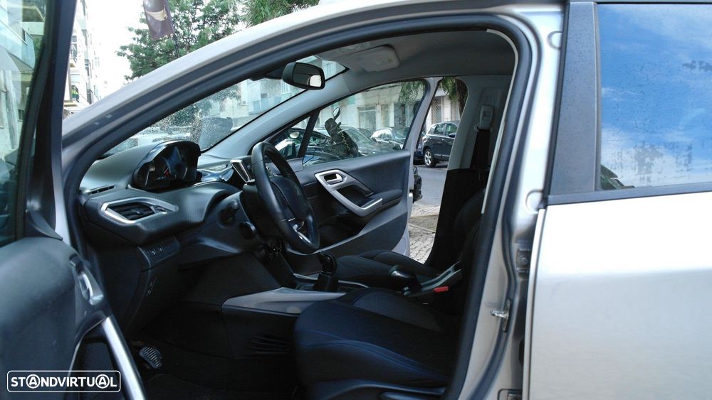 Peugeot 2008 1.2 PureTech Style - 31