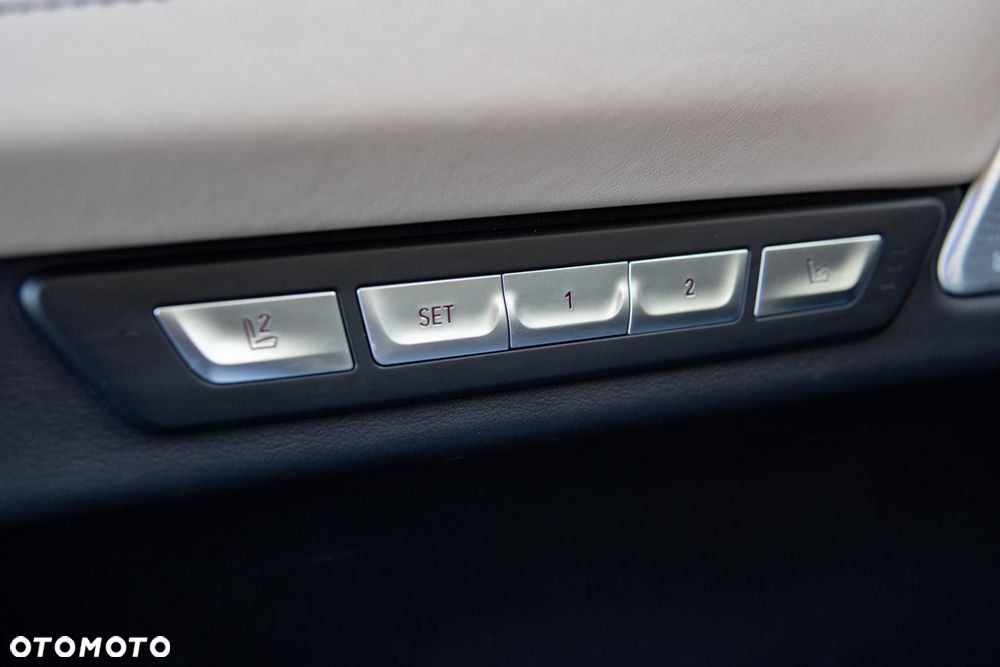 BMW Seria 7 M760Li xDrive - 28