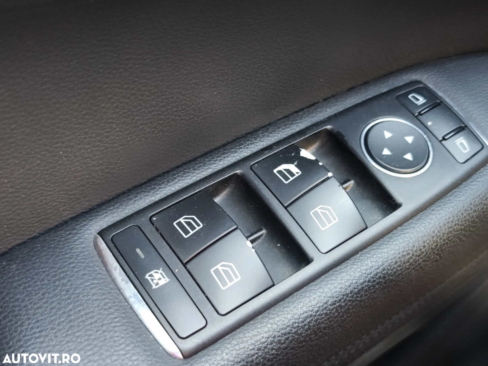 Mercedes-Benz E 220 CDI DPF Coupe BlueEFFICIENCY 7G-TRONIC Avantgarde - 24
