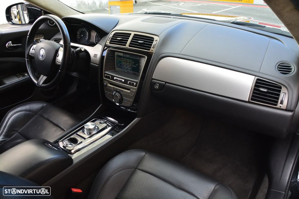 Jaguar XK 5.0 V8 Portfolio - 33