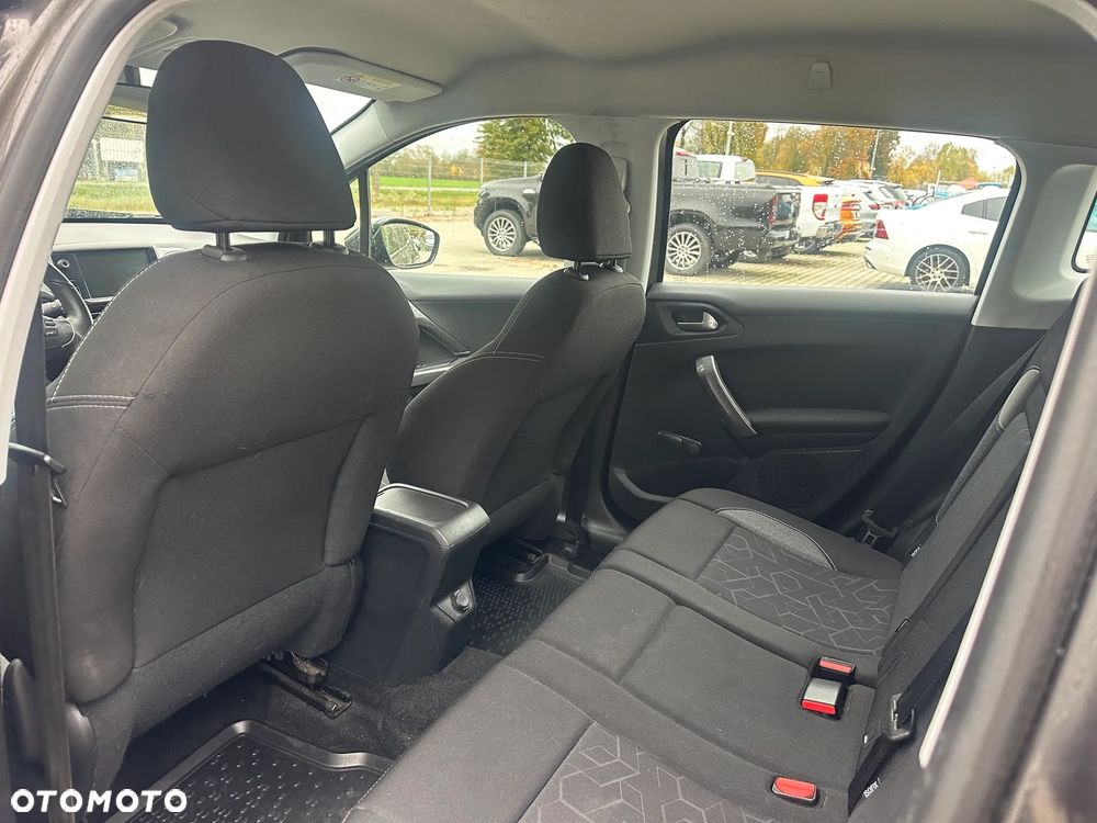 Peugeot 2008 - 8