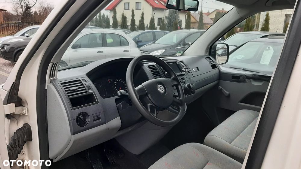 Volkswagen Caravelle - 7