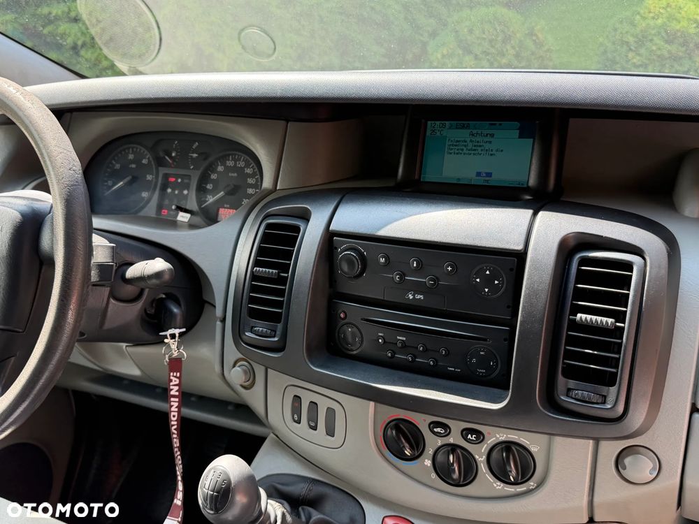 Renault Trafic Passenger - 27