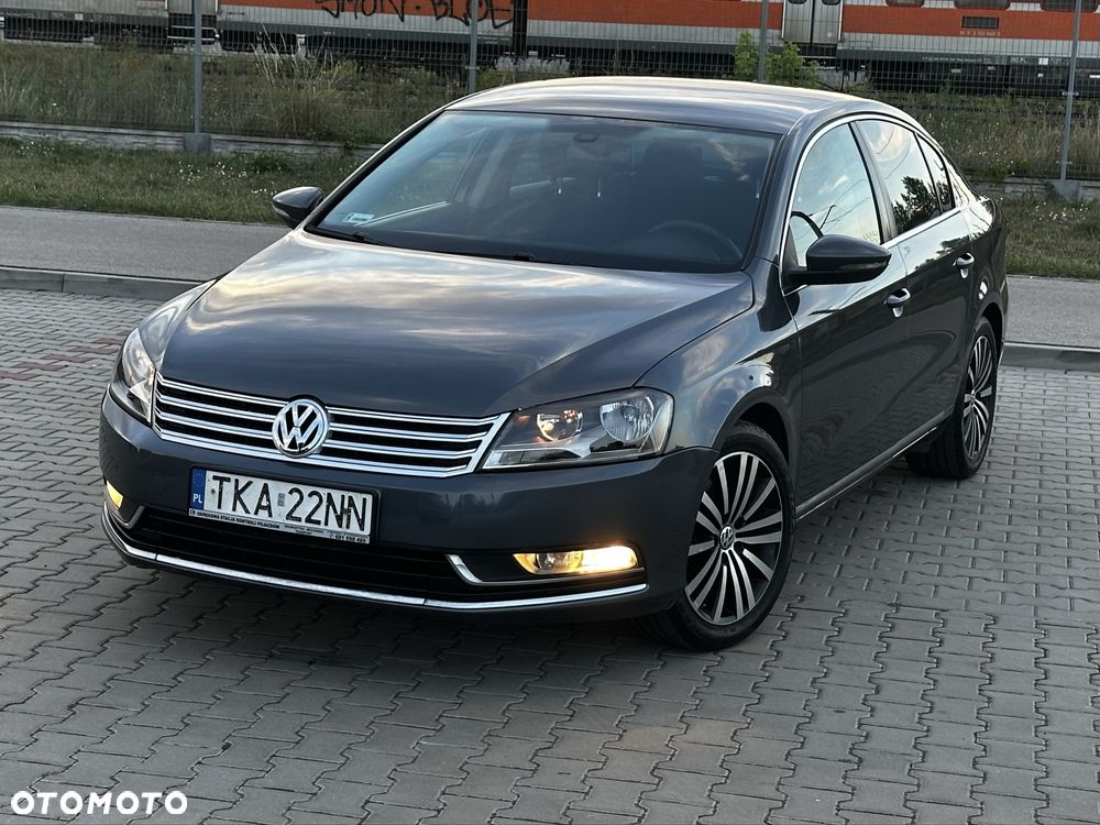 Volkswagen Passat - 1
