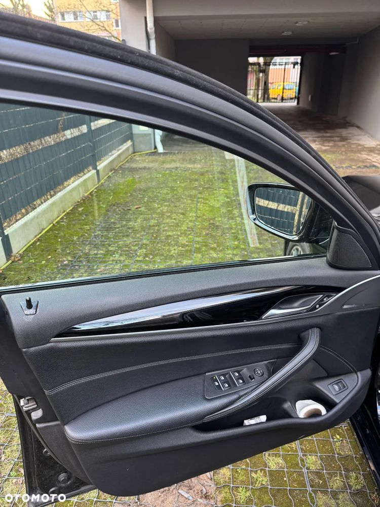 BMW Seria 5 520d Sport Line - 11