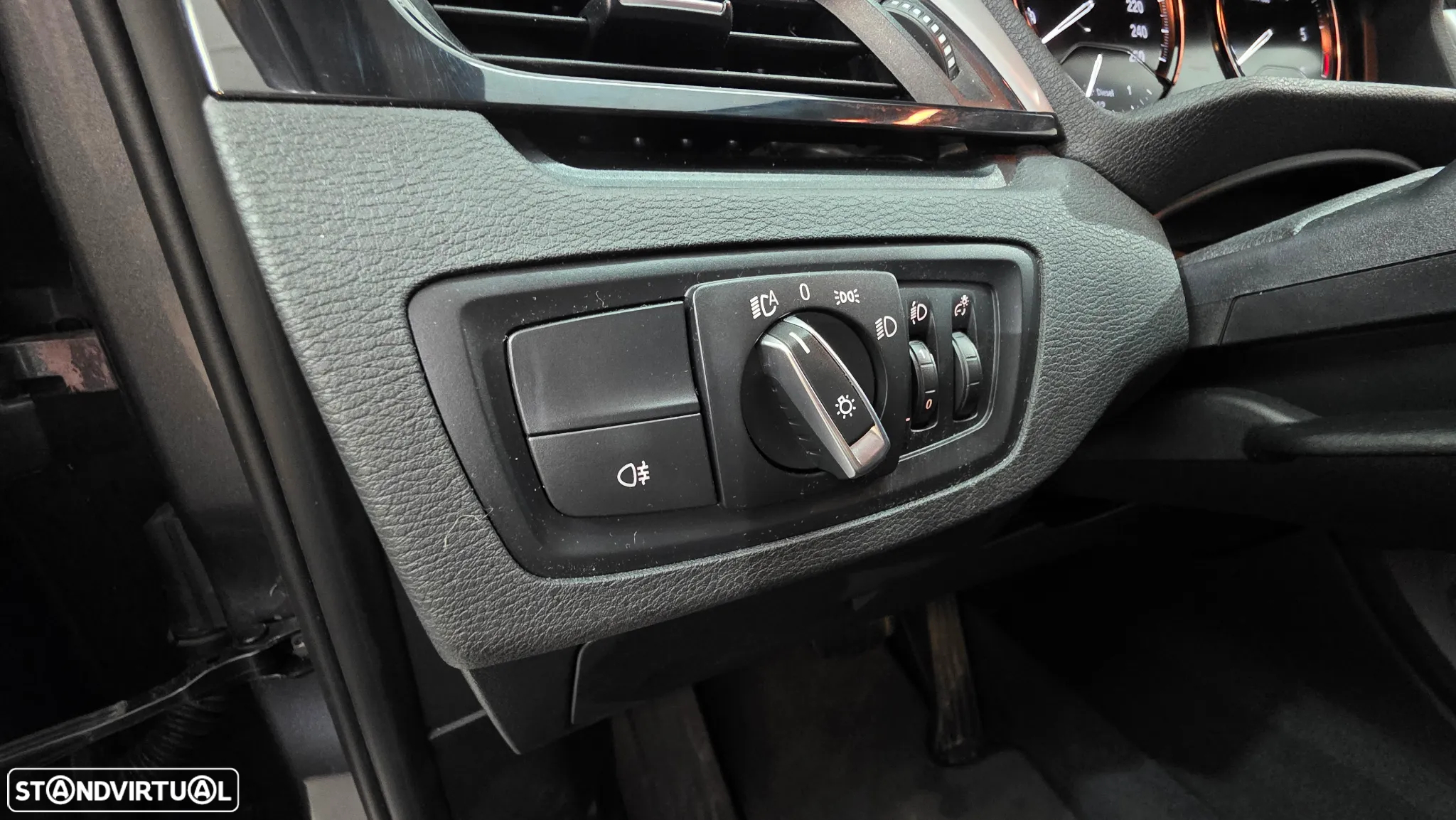 BMW X1 16 d sDrive Auto Line Sport - 25