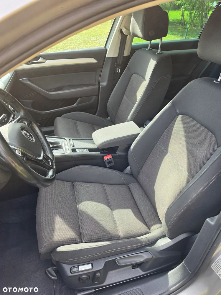 Volkswagen Passat 2.0 TDI SCR DSG Comfortline - 8