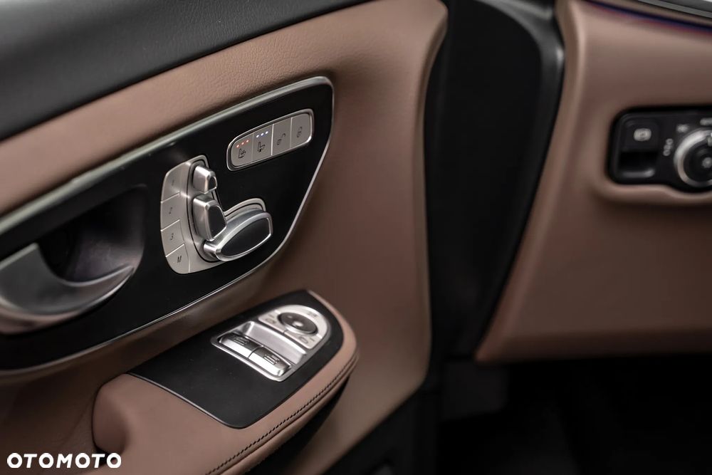 Mercedes-Benz Klasa V 300 d 4-Matic 9G-Tronic Exclusive (ekstra d³) - 16