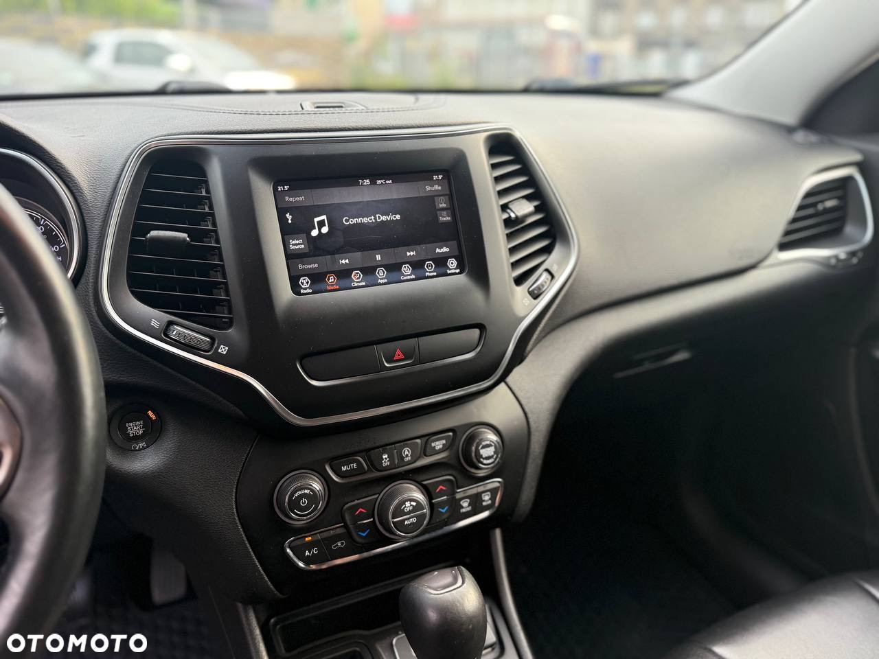 Jeep Cherokee - 18