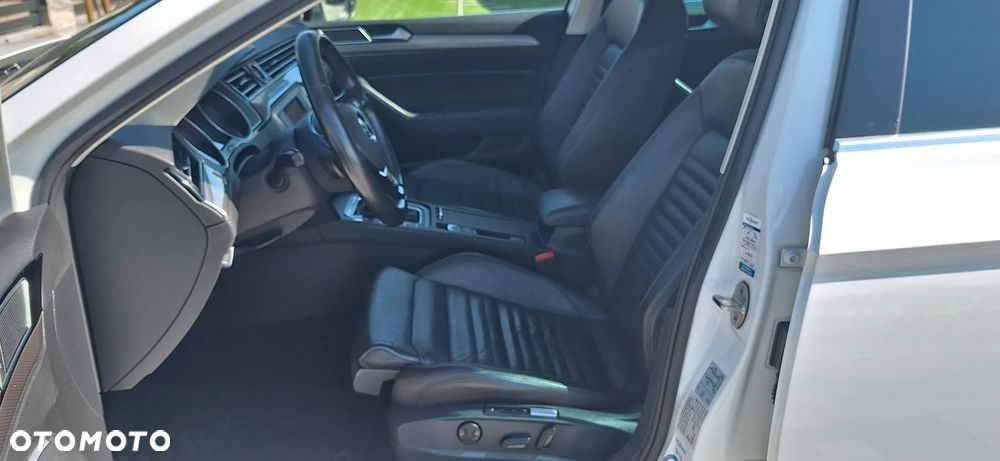 Volkswagen Passat 2.0 TDI SCR DSG 4Motion Elegance - 13