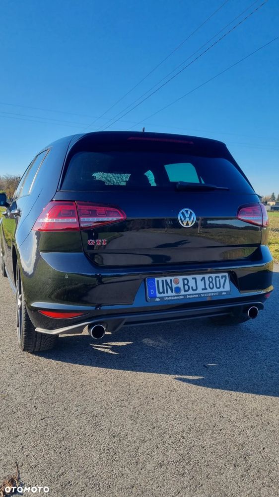Volkswagen Golf - 6