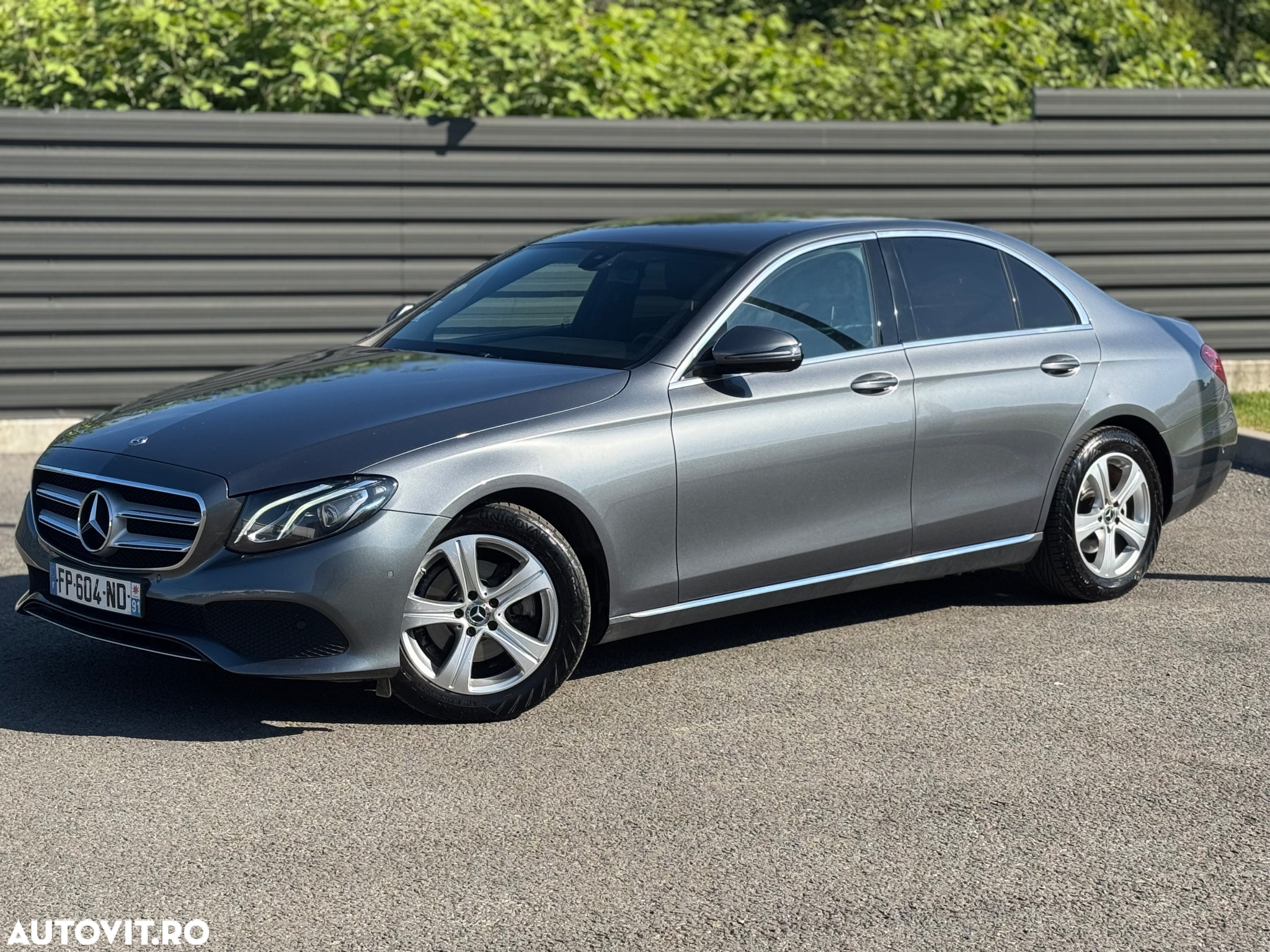 Mercedes-Benz E - 12