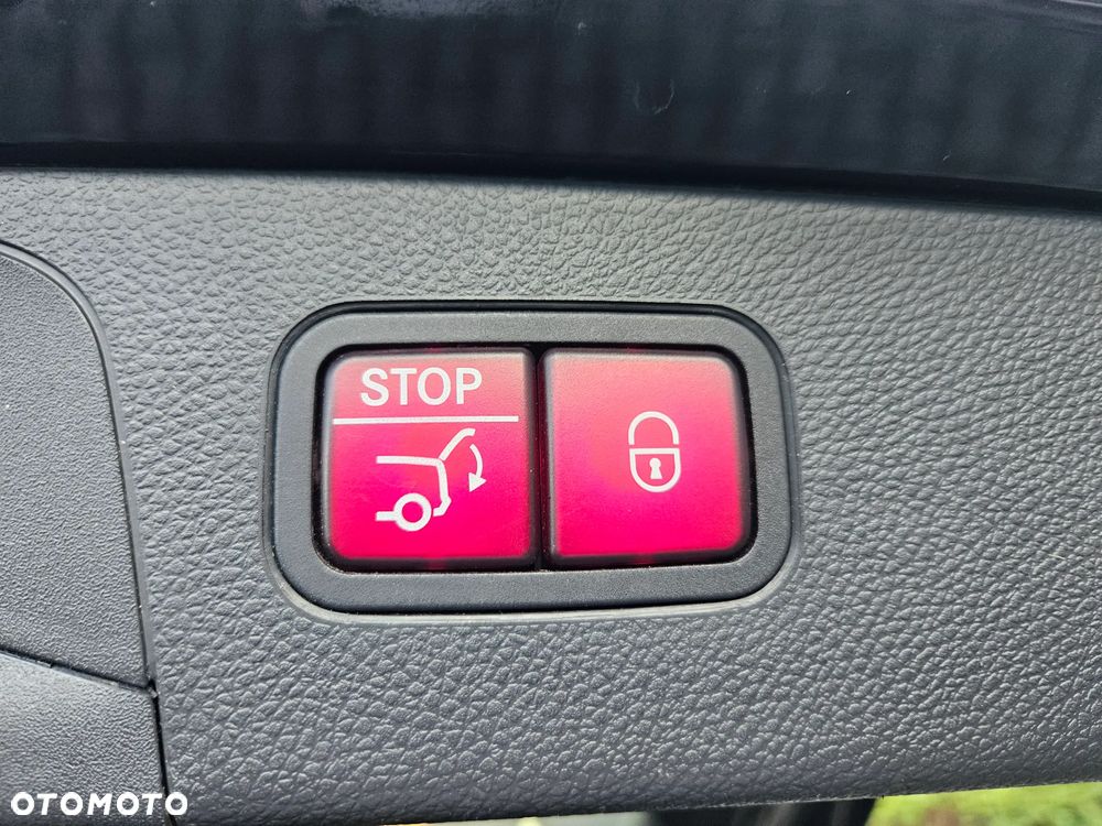 Mercedes-Benz GLC 300 e 4-Matic - 24