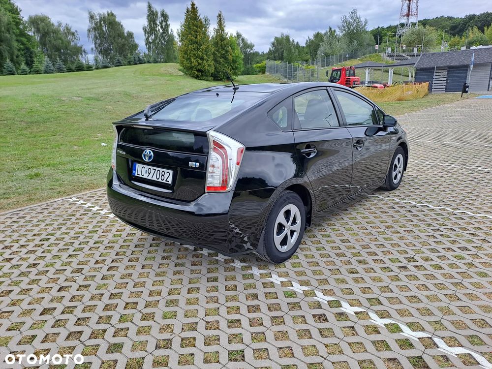 Toyota Prius (Hybrid) - 3