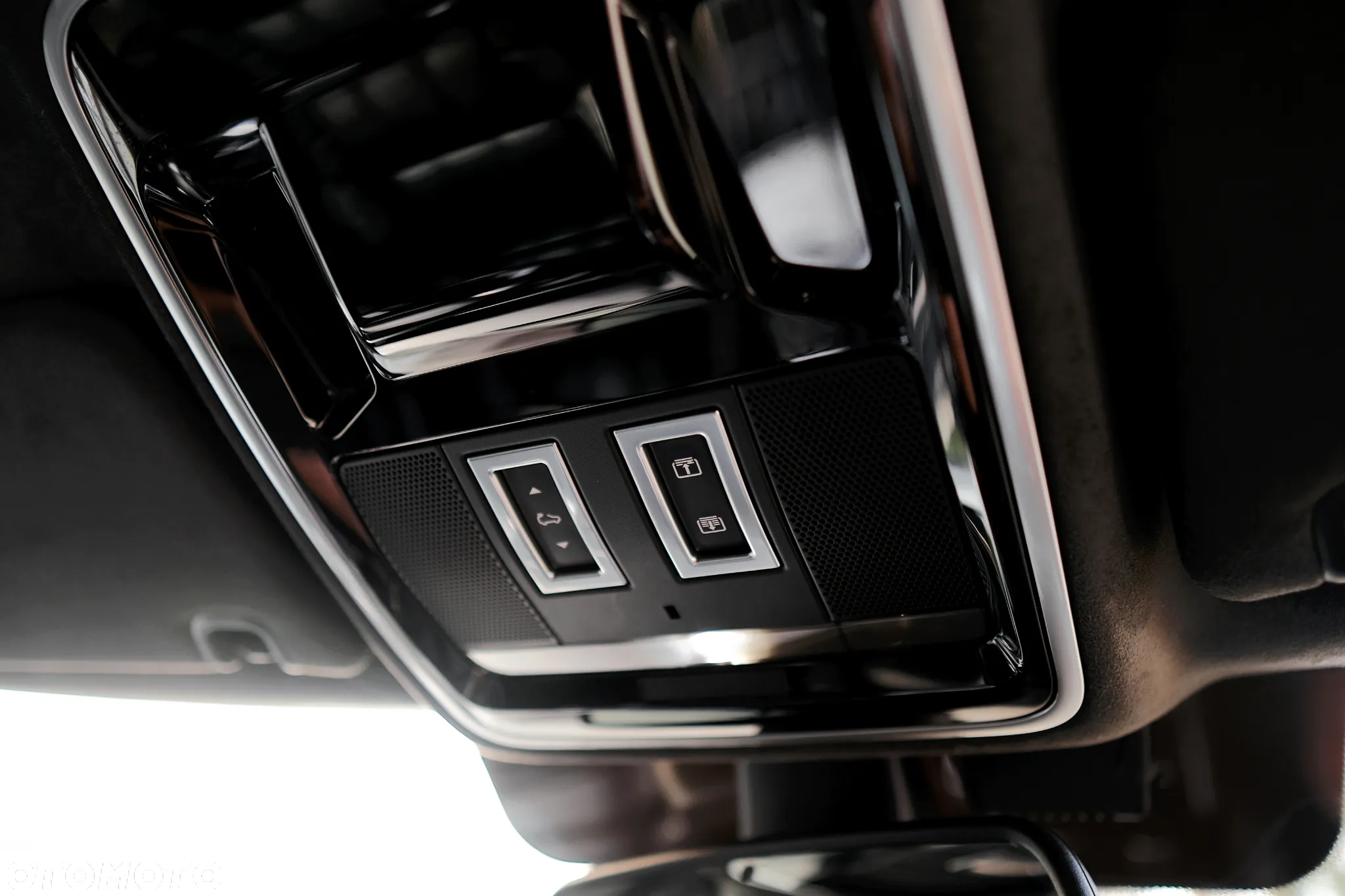 Land Rover Range Rover 4.4SD V8 AB Black - 32